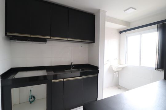 Cozinha de apartamento para alugar com 2 quartos, 52m² em Daniel Fonseca, Uberlândia