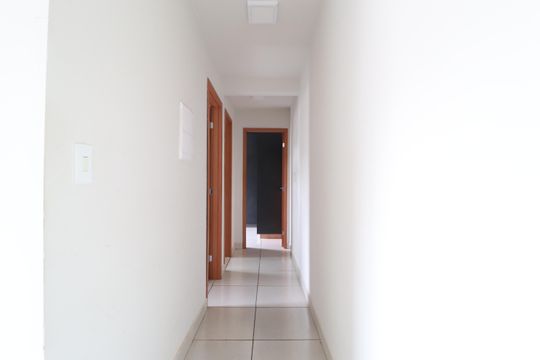 Corredor de apartamento para alugar com 2 quartos, 52m² em Daniel Fonseca, Uberlândia
