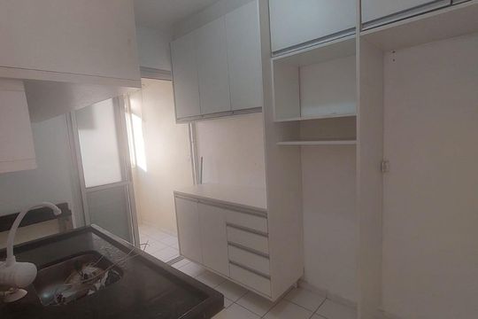 Cozinha de apartamento para alugar com 2 quartos, 55m² em Vila Roque, São Paulo