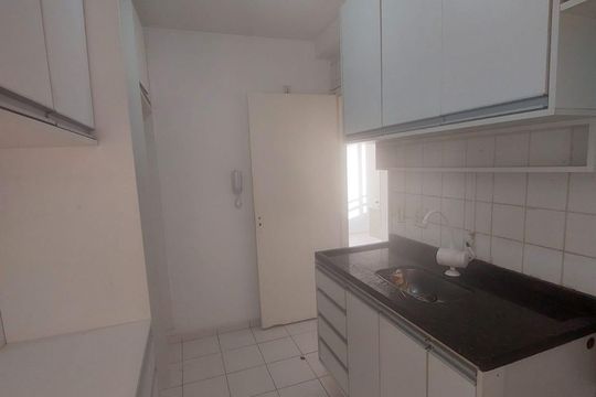 Cozinha de apartamento para alugar com 2 quartos, 55m² em Vila Roque, São Paulo