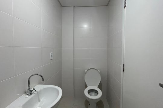 Banheiro do Quarto 2 de apartamento para alugar com 2 quartos, 54m² em Pedra Branca, Palhoça