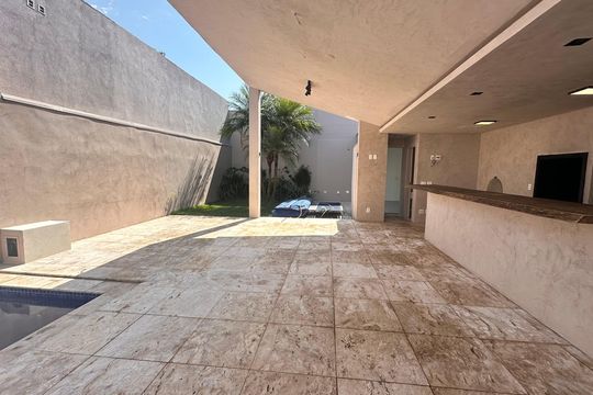 Casa para alugar com 3 quartos, 250m² em Brooklin, São Paulo
