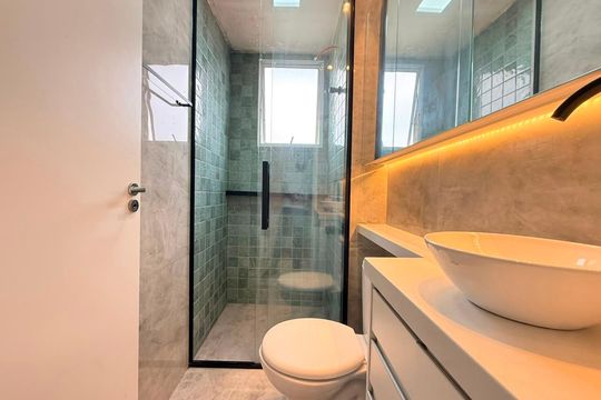 Banheiro de apartamento para alugar com 2 quartos, 47m² em Buritis, Belo Horizonte