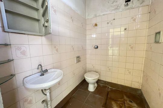 Banheiro social de casa para alugar com 2 quartos, 270m² em Jardim do Lago, São Paulo