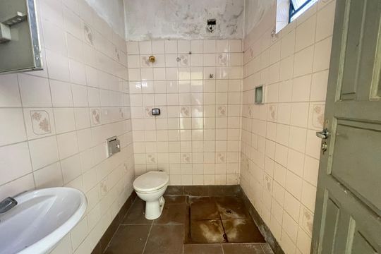 Banheiro  de casa à venda com 2 quartos, 270m² em Jardim do Lago, São Paulo
