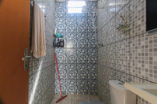 Banheiro 1 de casa à venda com 2 quartos, 147m² em Vila Tolstoi, São Paulo