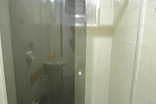 Banheiro social de casa à venda com 1 quarto, 55m² em Jardim Calux, São Bernardo do Campo