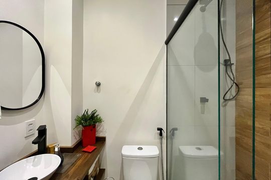 Banheiro da suíte  de apartamento para alugar com 1 quarto, 54m² em Copacabana, Rio de Janeiro