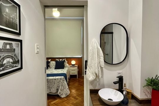 Banheiro da Suíte de apartamento para alugar com 1 quarto, 54m² em Copacabana, Rio de Janeiro