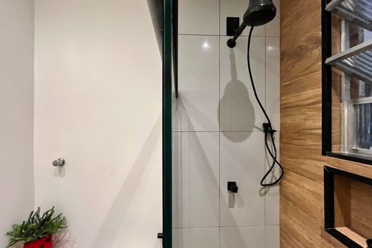 Banheiro da Suíte de apartamento para alugar com 1 quarto, 54m² em Copacabana, Rio de Janeiro