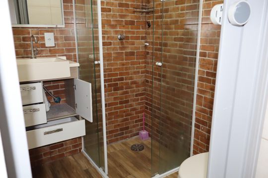 Banheiro de apartamento para alugar com 2 quartos, 56m² em Fazenda da Juta, São Paulo