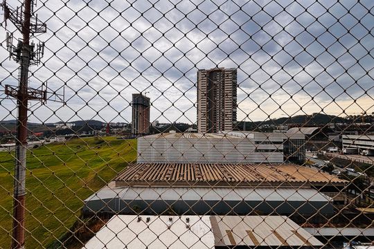 Vista varanda suíte  de apartamento à venda com 3 quartos, 83m² em Centro Comercial Jubran, Barueri