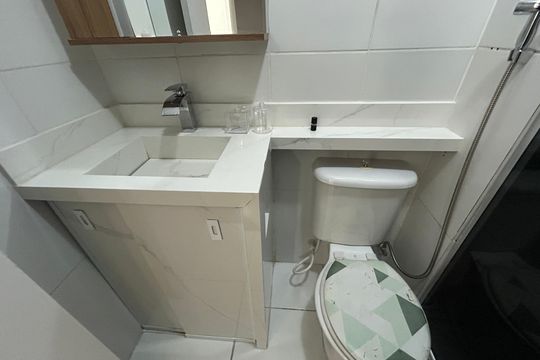 Banheiro de apartamento para alugar com 2 quartos, 50m² em Madureira, Rio de Janeiro
