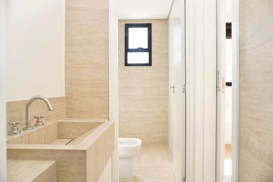 Banheiro das Semi-suítes  de apartamento à venda com 3 quartos, 87m² em São Lucas, Belo Horizonte