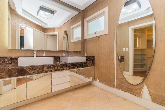 Banheiro de casa de condomínio à venda com 4 quartos, 208m² em Sarandi, Porto Alegre
