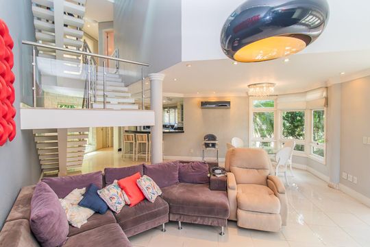 Sala de casa de condomínio à venda com 4 quartos, 208m² em Sarandi, Porto Alegre
