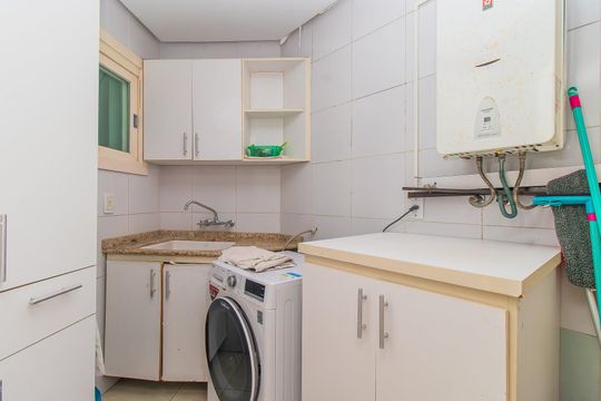 Área de serviço de casa de condomínio à venda com 4 quartos, 208m² em Sarandi, Porto Alegre