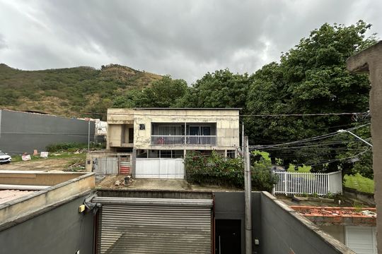 Vista da varanda da Suíte 1 de casa de condomínio à venda com 3 quartos, 280m² em Jardim Sulacap, Rio de Janeiro
