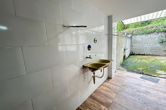 Área de Serviço de casa de condomínio à venda com 3 quartos, 280m² em Jardim Sulacap, Rio de Janeiro