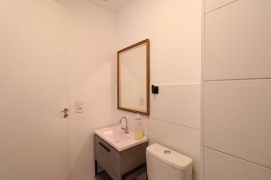 Banheiro  de apartamento para alugar com 2 quartos, 36m² em Água Branca, São Paulo