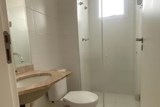 Banheiro de apartamento à venda com 2 quartos, 62m² em Parque Industrial, Campinas