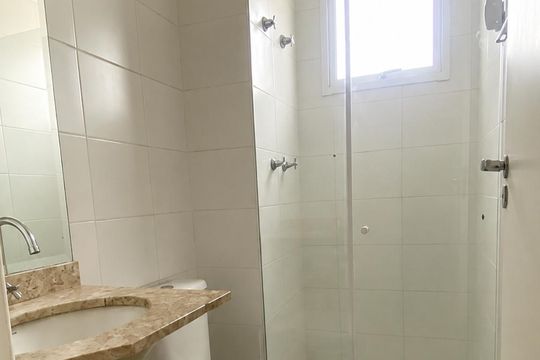 Banheiro de apartamento à venda com 2 quartos, 62m² em Parque Industrial, Campinas