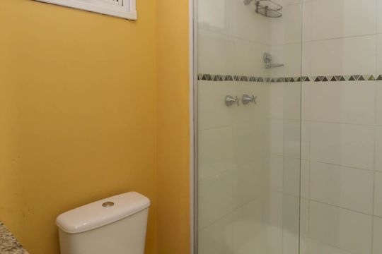 Banheiro da Suíte de apartamento para alugar com 2 quartos, 56m² em Parque Reboucas, São Paulo