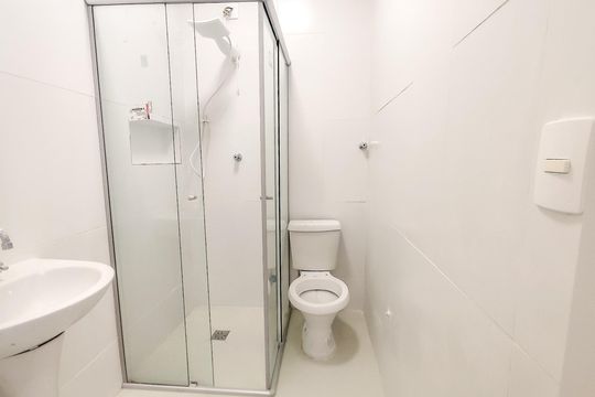 Banheiro de kitnet/studio à venda com 1 quarto, 27m² em Centro, Belo Horizonte