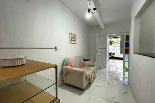 Sala de apartamento para alugar com 2 quartos, 75m² em Morro das Pedras, Florianópolis