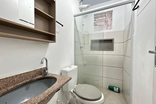 Banheiro suíte de apartamento para alugar com 2 quartos, 75m² em Morro das Pedras, Florianópolis