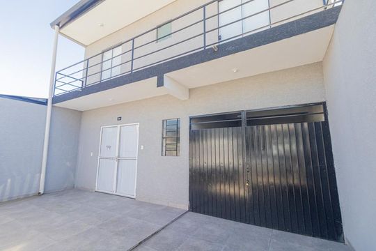 Fachada de casa à venda com 4 quartos, 208m² em Tatuquara, Curitiba