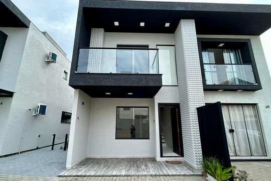 Fachada de casa de condomínio para alugar com 3 quartos, 70m² em Morro das Pedras, Florianópolis