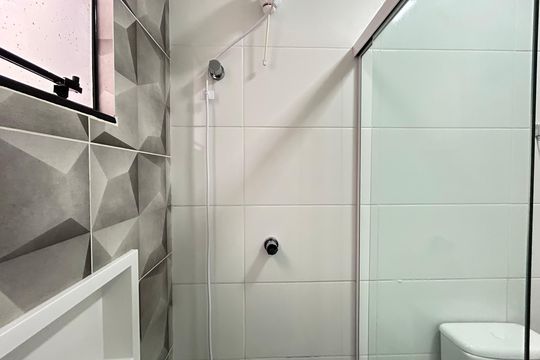 Banheiro 2 de casa de condomínio para alugar com 3 quartos, 70m² em Morro das Pedras, Florianópolis