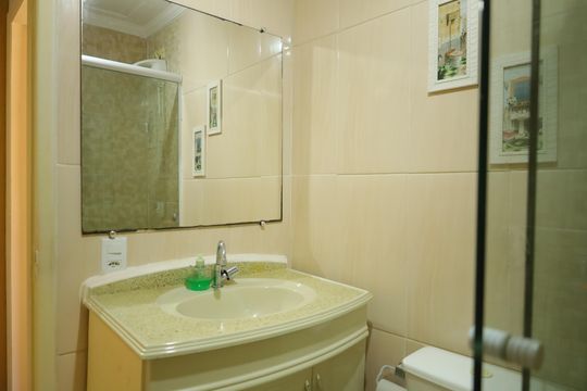 Banheiro de casa de condomínio à venda com 2 quartos, 60m² em Vila Taquari, São Paulo