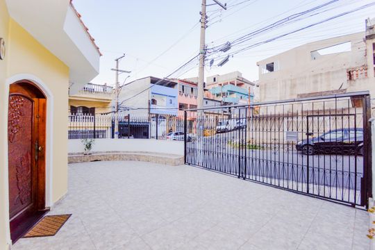 Garagem de casa para alugar com 3 quartos, 200m² em Jardim Ottawa, Guarulhos