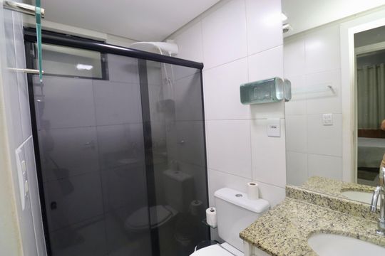 Banheiro de apartamento para alugar com 2 quartos, 71m² em Jardim Armação, Salvador