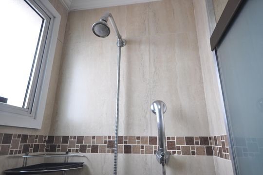 Banheiro de apartamento à venda com 2 quartos, 56m² em Vila Mazzei, São Paulo