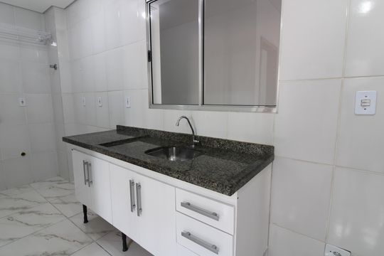 Cozinha de apartamento para alugar com 1 quarto, 24m² em Vila Ré, São Paulo