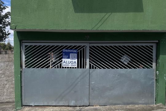 Fachada+Placa de casa para alugar com 2 quartos, 70m² em Jardim das Camelias, São Paulo