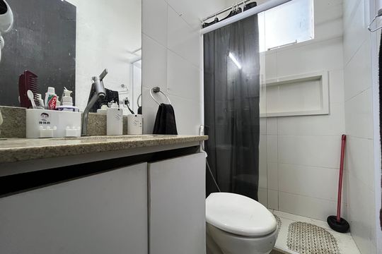Banheiro de apartamento para alugar com 2 quartos, 46m² em Barra da Tijuca, Rio de Janeiro