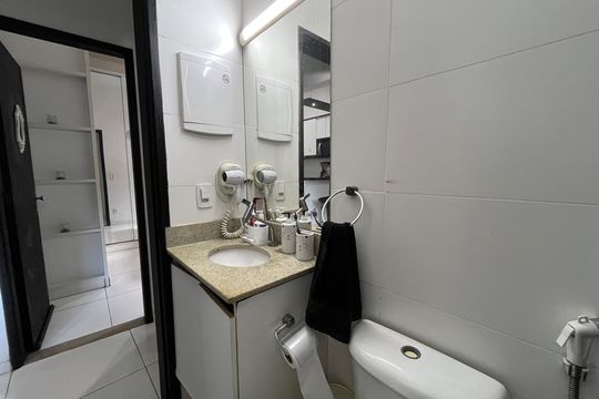 Banheiro de apartamento para alugar com 2 quartos, 46m² em Barra da Tijuca, Rio de Janeiro