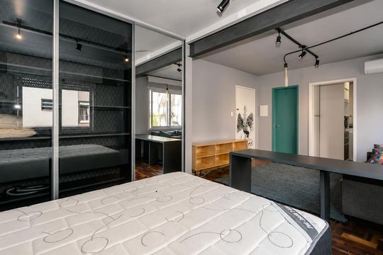 Quarto de apartamento para alugar com 1 quarto, 37m² em Vila Ipiranga, Porto Alegre
