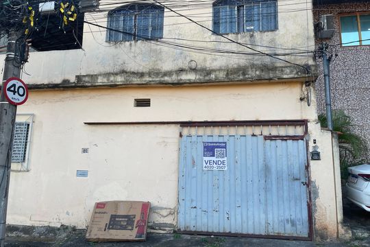 Placa instalada no portão tamanho Grande com o Código RVRC-184, No dia 28-08-2026 de casa para alugar com 7 quartos, 360m² em Pindorama, Belo Horizonte
