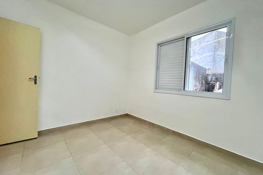 Quarto 3 de casa para alugar com 3 quartos, 150m² em Cidade Domitila, São Paulo