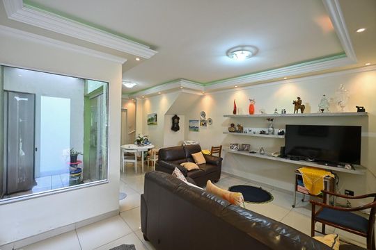 Casa à venda com 3 quartos, 150m² em Jardim Martinica, São Paulo