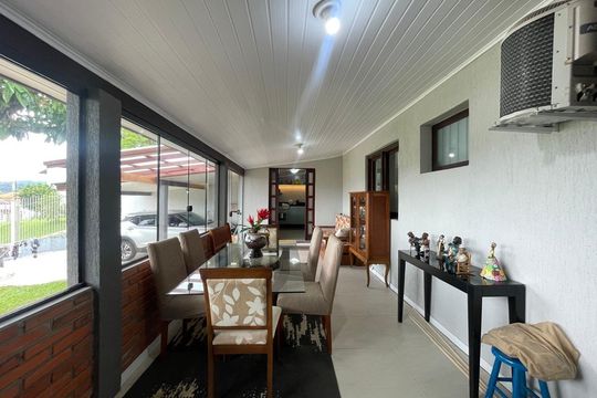 Casa à venda com 2 quartos, 113m² em Petrópolis, Novo Hamburgo