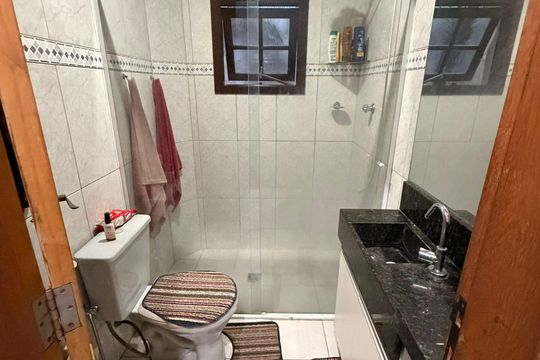 Banheiro de casa para alugar com 3 quartos, 127m² em Jardim Macedonia, Embu das Artes
