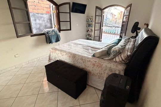 Quarto de casa para alugar com 3 quartos, 127m² em Jardim Macedonia, Embu das Artes
