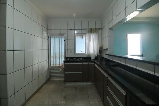 Casa para alugar com 3 quartos, 220m² em Jardim Andorinhas, Campinas