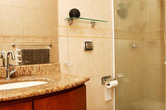 Banheiro de apartamento para alugar com 2 quartos, 60m² em Cidade Baixa, Porto Alegre